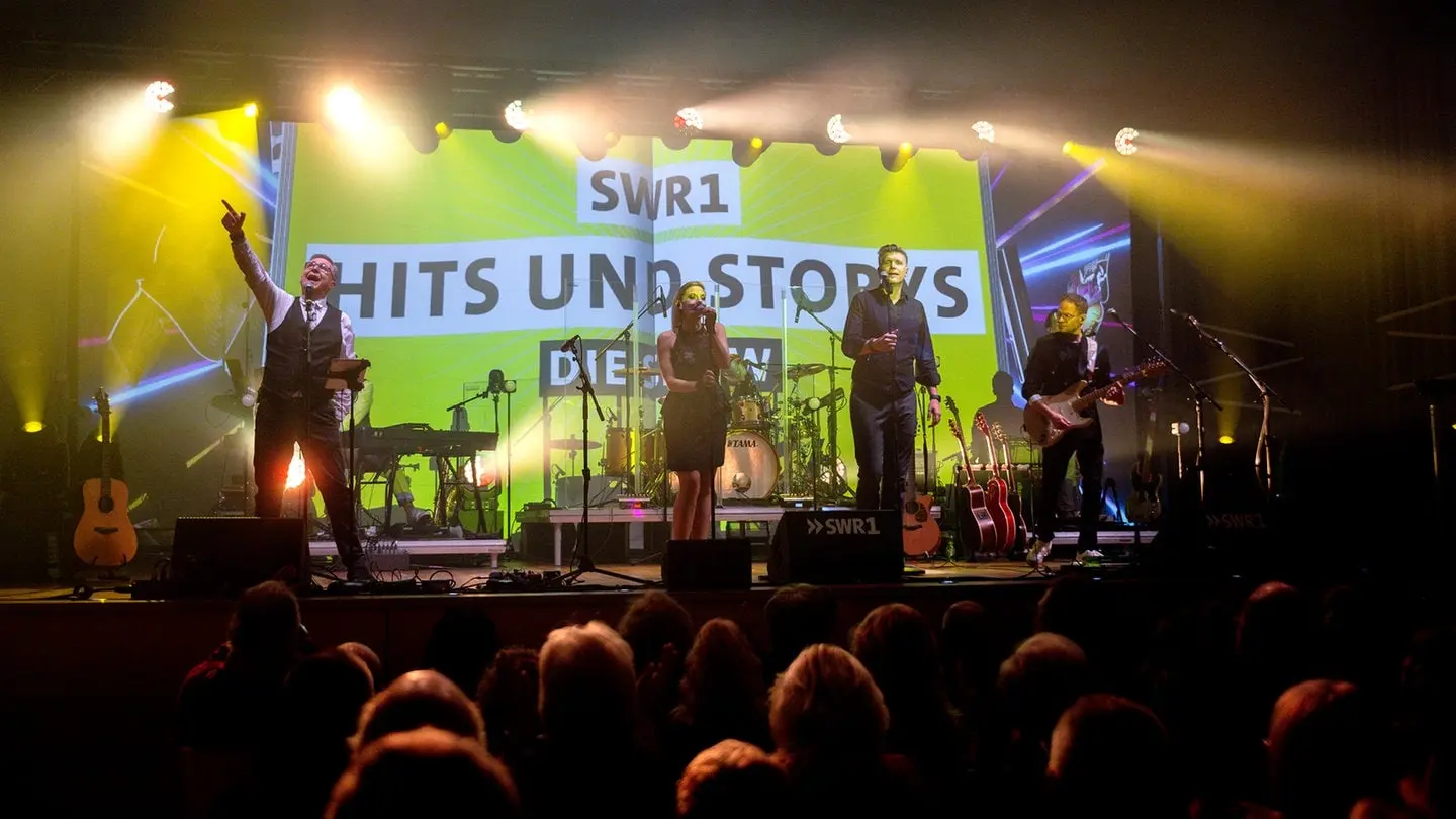 1755862339002,swr1-hits-und-storys-die-show-premiere-in-ochtendung-11-januar-2025-110~_v-16×9@2dL_-6c42aff4e68b43c7868c3240d3ebfa29867457da